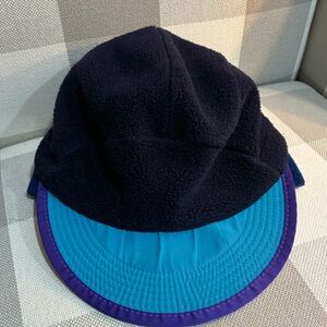 Patagonia Vintage Black and Blue Duckbill Fleece Hat